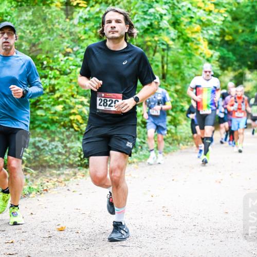 12.10.2025 - Bramfelder Halbmarathon 2025 Dr. Thomas Lammeyer http://msf.ph/oto/9342285 12.10.2025 09:54:31 Laufen 2829 meine-sportfotos.de