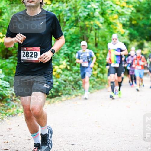 12.10.2025 - Bramfelder Halbmarathon 2025 Dr. Thomas Lammeyer http://msf.ph/oto/9342288 12.10.2025 09:54:32 Laufen 34, 2829 meine-sportfotos.de