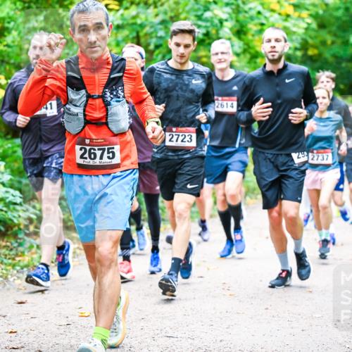 12.10.2025 - Bramfelder Halbmarathon 2025 Dr. Thomas Lammeyer http://msf.ph/oto/9342316 12.10.2025 09:54:37 Laufen 41, 2675, 2723, 2614, 29, 2737 meine-sportfotos.de