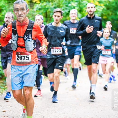 12.10.2025 - Bramfelder Halbmarathon 2025 Dr. Thomas Lammeyer http://msf.ph/oto/9342317 12.10.2025 09:54:37 Laufen 2675, 2723, 2737 meine-sportfotos.de