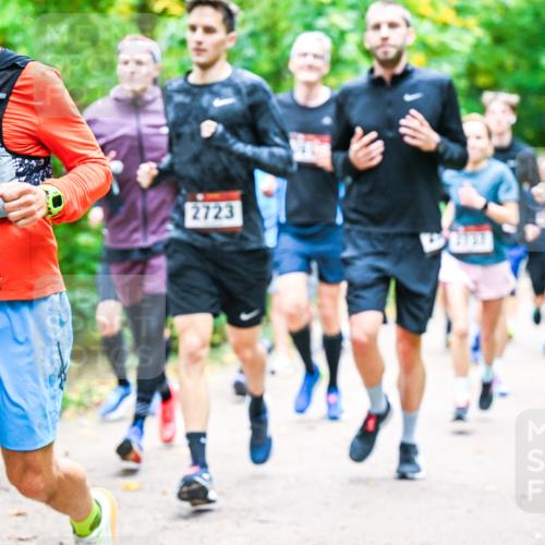 12.10.2025 - Bramfelder Halbmarathon 2025 Dr. Thomas Lammeyer http://msf.ph/oto/9342319 12.10.2025 09:54:37 Laufen 2675, 2723 meine-sportfotos.de