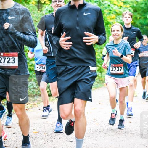 12.10.2025 - Bramfelder Halbmarathon 2025 Dr. Thomas Lammeyer http://msf.ph/oto/9342323 12.10.2025 09:54:38 Laufen 2723, 2854, 2737, 2531 meine-sportfotos.de