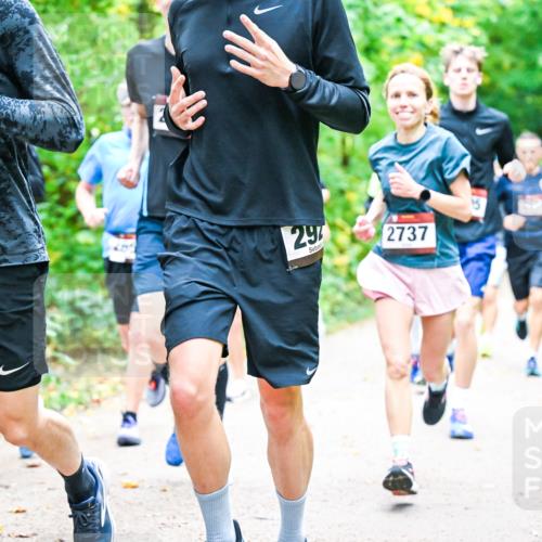 12.10.2025 - Bramfelder Halbmarathon 2025 Dr. Thomas Lammeyer http://msf.ph/oto/9342324 12.10.2025 09:54:38 Laufen 34, 2723, 29, 2737 meine-sportfotos.de