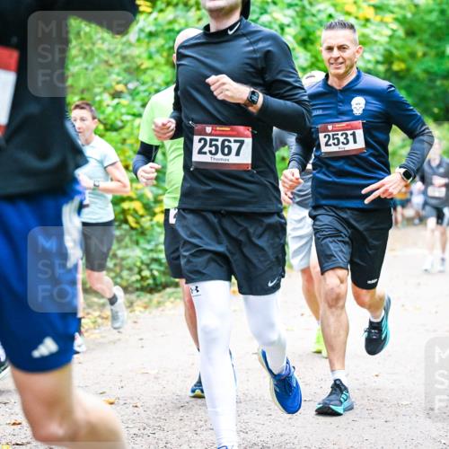 12.10.2025 - Bramfelder Halbmarathon 2025 Dr. Thomas Lammeyer http://msf.ph/oto/9342333 12.10.2025 09:54:40 Laufen 2595, 2567, 3, 2531 meine-sportfotos.de
