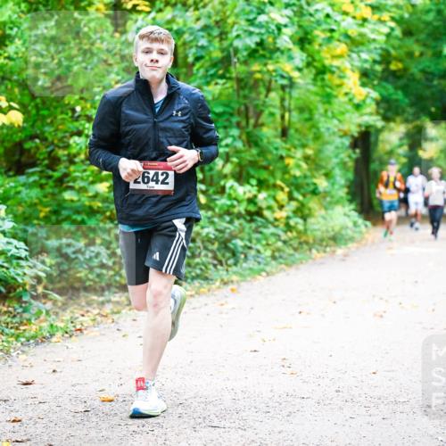 12.10.2025 - Bramfelder Halbmarathon 2025 Dr. Thomas Lammeyer http://msf.ph/oto/9342358 12.10.2025 09:54:44 Laufen 2642 meine-sportfotos.de