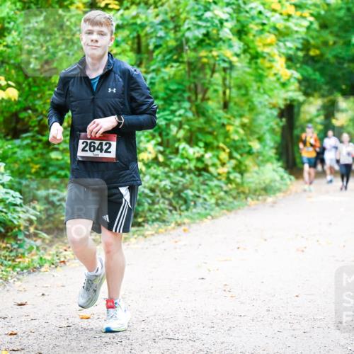 12.10.2025 - Bramfelder Halbmarathon 2025 Dr. Thomas Lammeyer http://msf.ph/oto/9342359 12.10.2025 09:54:44 Laufen 2642 meine-sportfotos.de