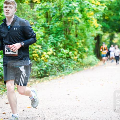 12.10.2025 - Bramfelder Halbmarathon 2025 Dr. Thomas Lammeyer http://msf.ph/oto/9342361 12.10.2025 09:54:44 Laufen 2642 meine-sportfotos.de