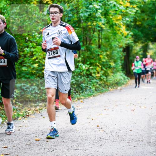 12.10.2025 - Bramfelder Halbmarathon 2025 Dr. Thomas Lammeyer http://msf.ph/oto/9342407 12.10.2025 09:54:55 Laufen 82, 2853, 2768 meine-sportfotos.de