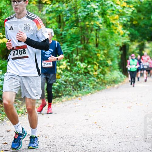 12.10.2025 - Bramfelder Halbmarathon 2025 Dr. Thomas Lammeyer http://msf.ph/oto/9342411 12.10.2025 09:54:56 Laufen 2768, 2506 meine-sportfotos.de