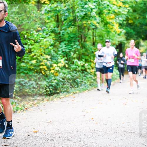 12.10.2025 - Bramfelder Halbmarathon 2025 Dr. Thomas Lammeyer http://msf.ph/oto/9342464 12.10.2025 09:55:05 Laufen 2464, 47 meine-sportfotos.de
