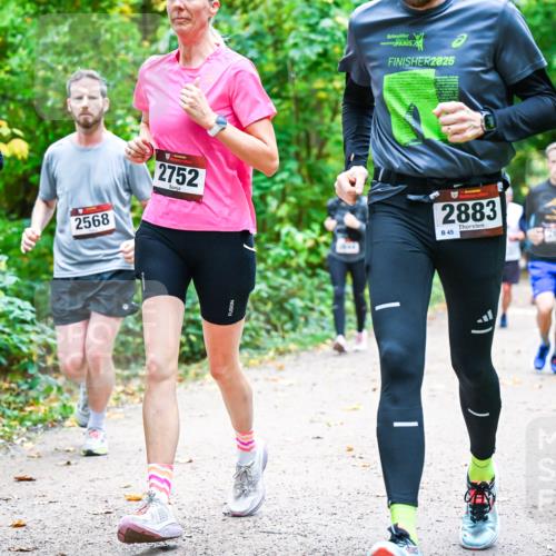 12.10.2025 - Bramfelder Halbmarathon 2025 Dr. Thomas Lammeyer http://msf.ph/oto/9342488 12.10.2025 09:55:09 Laufen 2681, 2568, 2752, 2025, 2883, 45, 2646 meine-sportfotos.de