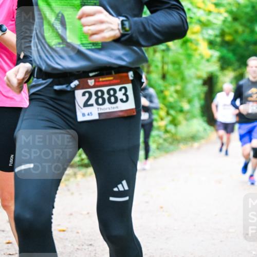 12.10.2025 - Bramfelder Halbmarathon 2025 Dr. Thomas Lammeyer http://msf.ph/oto/9342493 12.10.2025 09:55:10 Laufen 2752, 2883, 45 meine-sportfotos.de