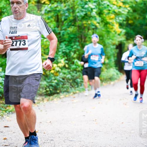 12.10.2025 - Bramfelder Halbmarathon 2025 Dr. Thomas Lammeyer http://msf.ph/oto/9342523 12.10.2025 09:55:14 Laufen 34, 2773 meine-sportfotos.de