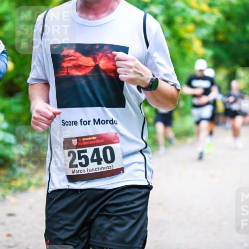 12.10.2025 - Bramfelder Halbmarathon 2025 Dr. Thomas Lammeyer http://msf.ph/oto/9342548 12.10.2025 09:55:18 Laufen 34, 2540 meine-sportfotos.de