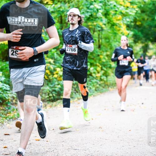 12.10.2025 - Bramfelder Halbmarathon 2025 Dr. Thomas Lammeyer http://msf.ph/oto/9342565 12.10.2025 09:55:21 Laufen 1989, 29, 2766 meine-sportfotos.de