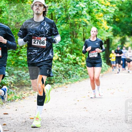 12.10.2025 - Bramfelder Halbmarathon 2025 Dr. Thomas Lammeyer http://msf.ph/oto/9342567 12.10.2025 09:55:22 Laufen 2817, 113, 2766, 2923 meine-sportfotos.de