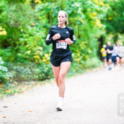 12.10.2025 - Bramfelder Halbmarathon 2025 Dr. Thomas Lammeyer http://msf.ph/oto/9342574 12.10.2025 09:55:23 Laufen 2923 meine-sportfotos.de