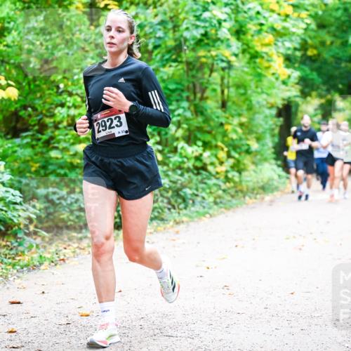 12.10.2025 - Bramfelder Halbmarathon 2025 Dr. Thomas Lammeyer http://msf.ph/oto/9342576 12.10.2025 09:55:23 Laufen 2923, 33 meine-sportfotos.de