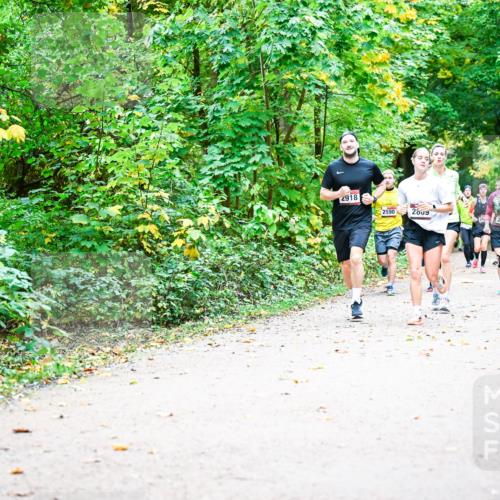 12.10.2025 - Bramfelder Halbmarathon 2025 Dr. Thomas Lammeyer http://msf.ph/oto/9342591 12.10.2025 09:55:26 Laufen 2918, 2590, 2809, 26, 2900, 00 meine-sportfotos.de