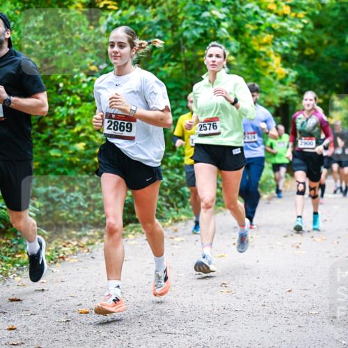 12.10.2025 - Bramfelder Halbmarathon 2025 Dr. Thomas Lammeyer http://msf.ph/oto/9342610 12.10.2025 09:55:29 Laufen 2918, 2869, 2576, 2900 meine-sportfotos.de