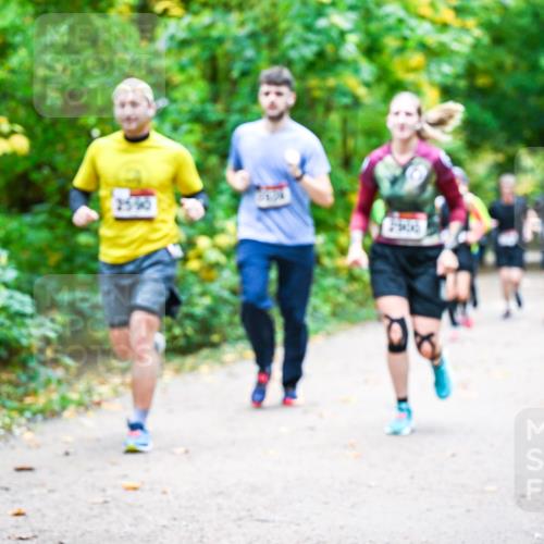 12.10.2025 - Bramfelder Halbmarathon 2025 Dr. Thomas Lammeyer http://msf.ph/oto/9342621 12.10.2025 09:55:30 Laufen 2590 meine-sportfotos.de