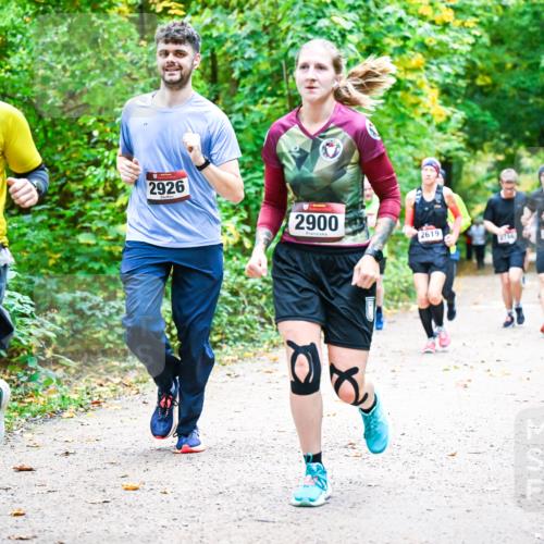 12.10.2025 - Bramfelder Halbmarathon 2025 Dr. Thomas Lammeyer http://msf.ph/oto/9342625 12.10.2025 09:55:31 Laufen 2590, 2926, 2900, 2619 meine-sportfotos.de