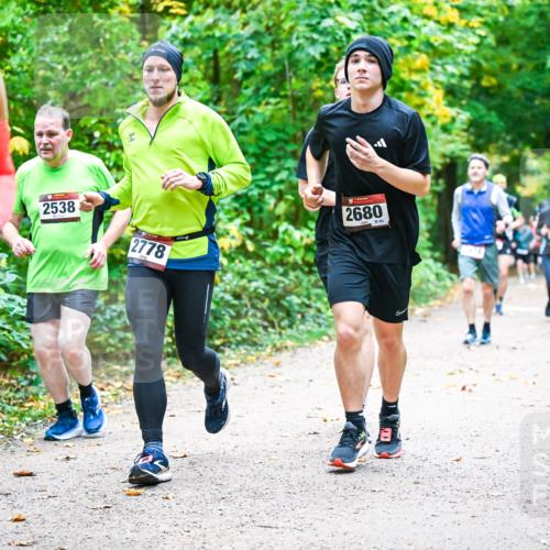 12.10.2025 - Bramfelder Halbmarathon 2025 Dr. Thomas Lammeyer http://msf.ph/oto/9342648 12.10.2025 09:55:35 Laufen 2619, 2538, 2778, 2680, 69 meine-sportfotos.de