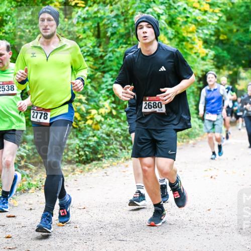 12.10.2025 - Bramfelder Halbmarathon 2025 Dr. Thomas Lammeyer http://msf.ph/oto/9342650 12.10.2025 09:55:35 Laufen 2538, 2778, 2680, 69 meine-sportfotos.de