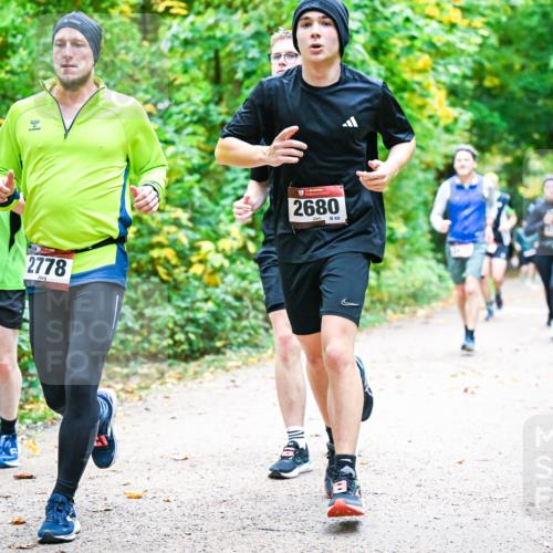 12.10.2025 - Bramfelder Halbmarathon 2025 Dr. Thomas Lammeyer http://msf.ph/oto/9342651 12.10.2025 09:55:35 Laufen 25, 2778, 2680, 69 meine-sportfotos.de