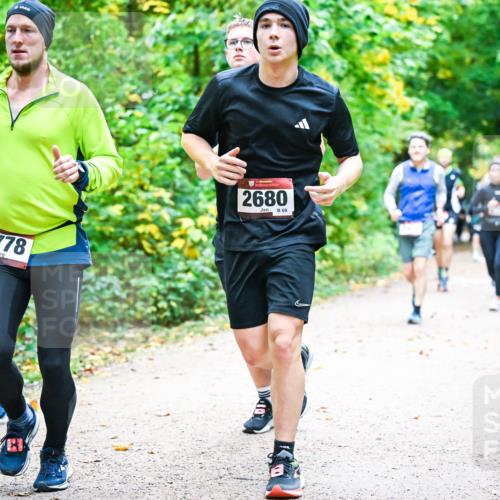 12.10.2025 - Bramfelder Halbmarathon 2025 Dr. Thomas Lammeyer http://msf.ph/oto/9342652 12.10.2025 09:55:35 Laufen 2538, 2778, 2680, 69 meine-sportfotos.de