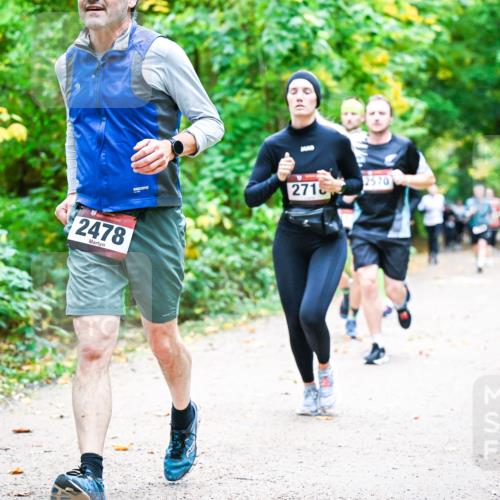 12.10.2025 - Bramfelder Halbmarathon 2025 Dr. Thomas Lammeyer http://msf.ph/oto/9342672 12.10.2025 09:55:38 Laufen 2478, 2715, 2570 meine-sportfotos.de