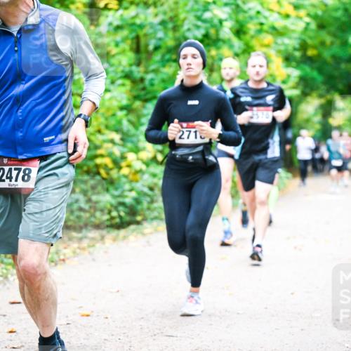 12.10.2025 - Bramfelder Halbmarathon 2025 Dr. Thomas Lammeyer http://msf.ph/oto/9342674 12.10.2025 09:55:39 Laufen 2478, 2715, 2570 meine-sportfotos.de