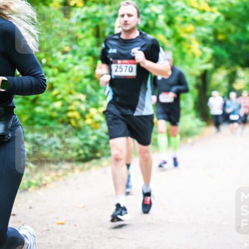 12.10.2025 - Bramfelder Halbmarathon 2025 Dr. Thomas Lammeyer http://msf.ph/oto/9342680 12.10.2025 09:55:40 Laufen 27, 2570 meine-sportfotos.de