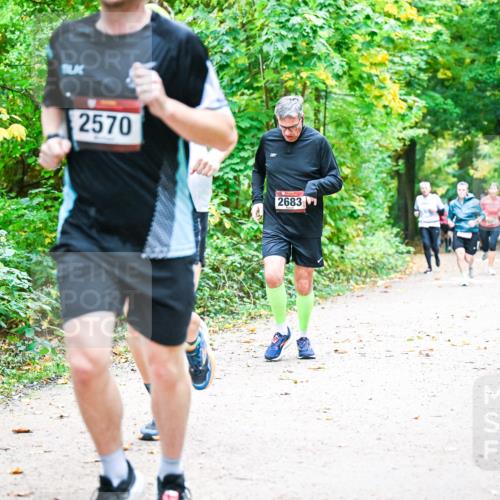 12.10.2025 - Bramfelder Halbmarathon 2025 Dr. Thomas Lammeyer http://msf.ph/oto/9342682 12.10.2025 09:55:40 Laufen 2570, 2683 meine-sportfotos.de