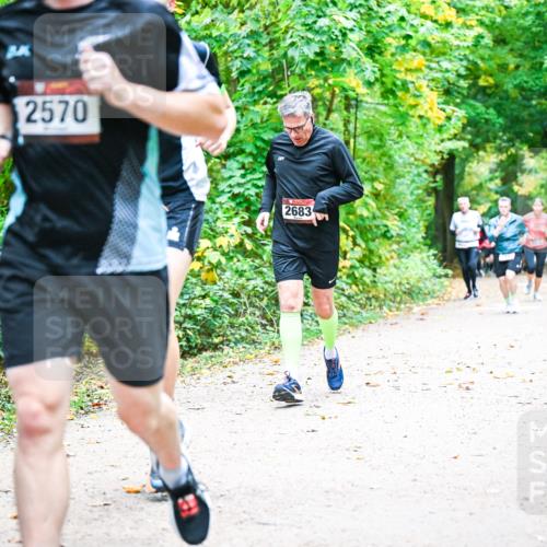 12.10.2025 - Bramfelder Halbmarathon 2025 Dr. Thomas Lammeyer http://msf.ph/oto/9342683 12.10.2025 09:55:40 Laufen 2570, 2683 meine-sportfotos.de