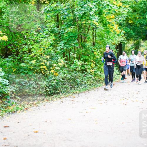 12.10.2025 - Bramfelder Halbmarathon 2025 Dr. Thomas Lammeyer http://msf.ph/oto/9342735 12.10.2025 09:55:49 Laufen 2551, 2586, 2862, 974 meine-sportfotos.de