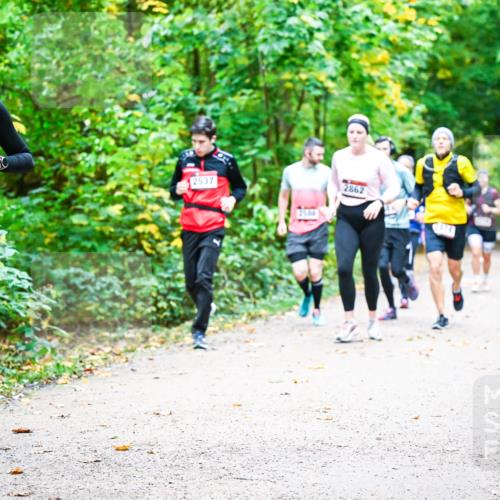 12.10.2025 - Bramfelder Halbmarathon 2025 Dr. Thomas Lammeyer http://msf.ph/oto/9342762 12.10.2025 09:55:53 Laufen 2551, 59, 2537, 2862, 674 meine-sportfotos.de