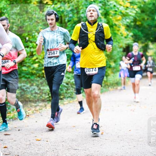 12.10.2025 - Bramfelder Halbmarathon 2025 Dr. Thomas Lammeyer http://msf.ph/oto/9342779 12.10.2025 09:55:56 Laufen 34, 2862, 58, 2587, 2874 meine-sportfotos.de