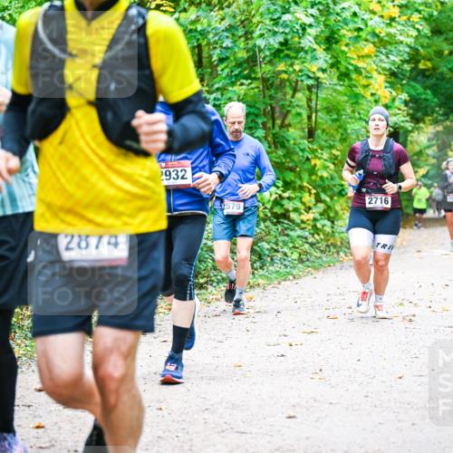 12.10.2025 - Bramfelder Halbmarathon 2025 Dr. Thomas Lammeyer http://msf.ph/oto/9342781 12.10.2025 09:55:57 Laufen 2587, 2874, 2932, 2579, 2716 meine-sportfotos.de