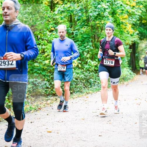 12.10.2025 - Bramfelder Halbmarathon 2025 Dr. Thomas Lammeyer http://msf.ph/oto/9342784 12.10.2025 09:55:58 Laufen 2932, 42579, 2716 meine-sportfotos.de