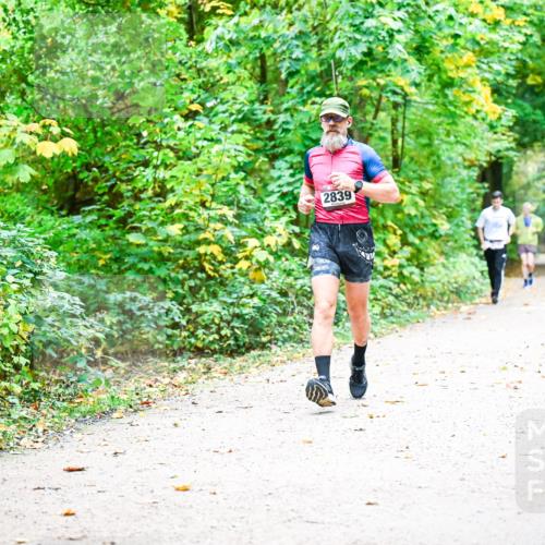 12.10.2025 - Bramfelder Halbmarathon 2025 Dr. Thomas Lammeyer http://msf.ph/oto/9342849 12.10.2025 09:56:15 Laufen 2839 meine-sportfotos.de