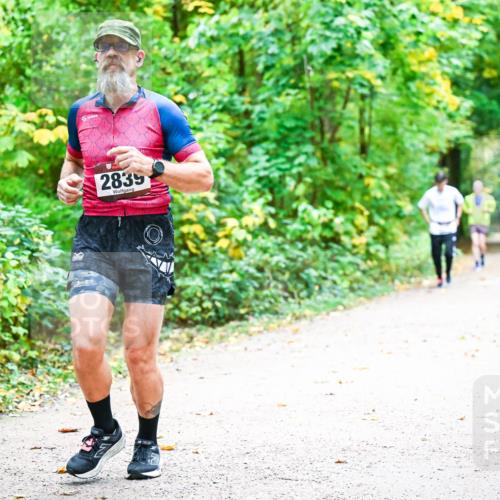 12.10.2025 - Bramfelder Halbmarathon 2025 Dr. Thomas Lammeyer http://msf.ph/oto/9342859 12.10.2025 09:56:17 Laufen 2839 meine-sportfotos.de