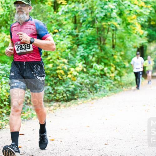 12.10.2025 - Bramfelder Halbmarathon 2025 Dr. Thomas Lammeyer http://msf.ph/oto/9342860 12.10.2025 09:56:17 Laufen 2839 meine-sportfotos.de