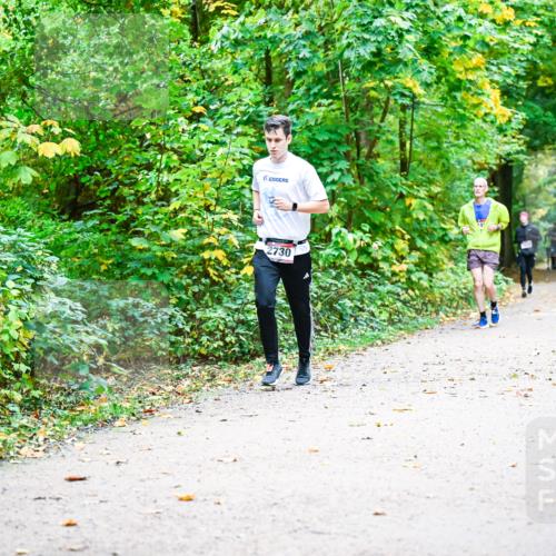 12.10.2025 - Bramfelder Halbmarathon 2025 Dr. Thomas Lammeyer http://msf.ph/oto/9342868 12.10.2025 09:56:21 Laufen 2730 meine-sportfotos.de