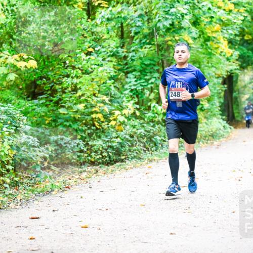 12.10.2025 - Bramfelder Halbmarathon 2025 Dr. Thomas Lammeyer http://msf.ph/oto/9342906 12.10.2025 09:56:27 Laufen 2483 meine-sportfotos.de
