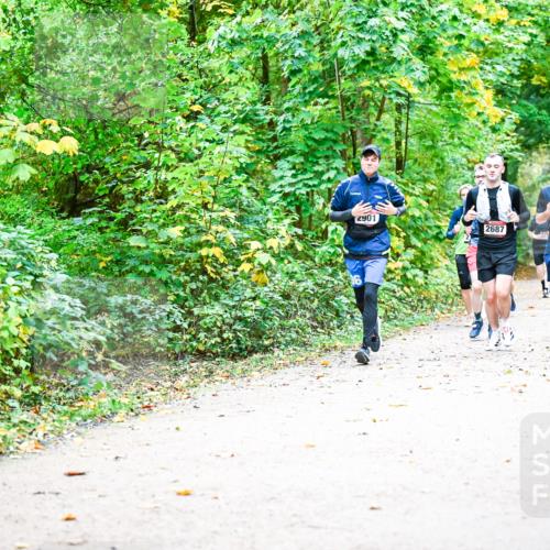 12.10.2025 - Bramfelder Halbmarathon 2025 Dr. Thomas Lammeyer http://msf.ph/oto/9342936 12.10.2025 09:56:39 Laufen 2901, 2687, 2691, 2744 meine-sportfotos.de