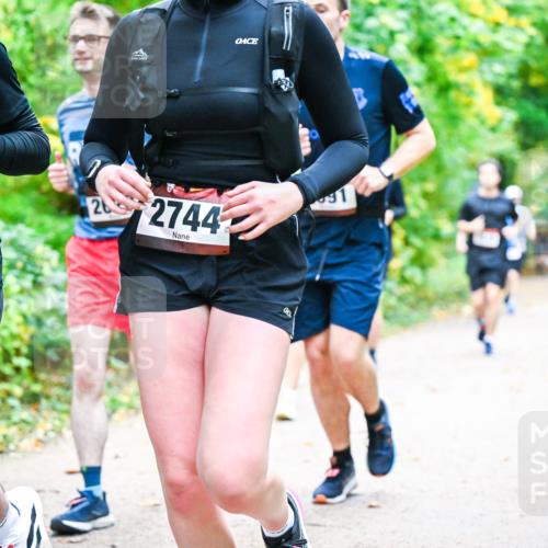 12.10.2025 - Bramfelder Halbmarathon 2025 Dr. Thomas Lammeyer http://msf.ph/oto/9342963 12.10.2025 09:56:43 Laufen 34, 2687, 26, 2744, 91 meine-sportfotos.de