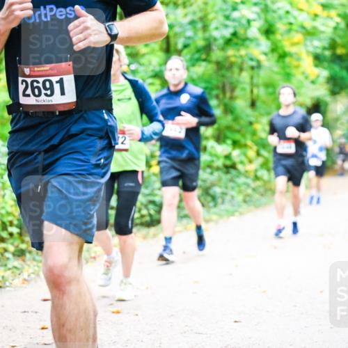12.10.2025 - Bramfelder Halbmarathon 2025 Dr. Thomas Lammeyer http://msf.ph/oto/9342967 12.10.2025 09:56:44 Laufen 2691, 2 meine-sportfotos.de