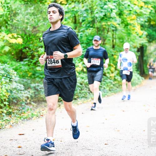 12.10.2025 - Bramfelder Halbmarathon 2025 Dr. Thomas Lammeyer http://msf.ph/oto/9342980 12.10.2025 09:56:46 Laufen 2848, 2572 meine-sportfotos.de