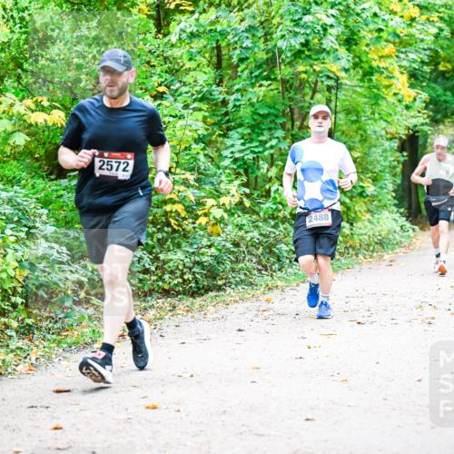 12.10.2025 - Bramfelder Halbmarathon 2025 Dr. Thomas Lammeyer http://msf.ph/oto/9342988 12.10.2025 09:56:48 Laufen 2572, 2488, 2811 meine-sportfotos.de